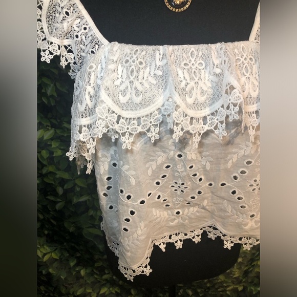 White Lace Ruffle Top NWT - Picture 4 of 12